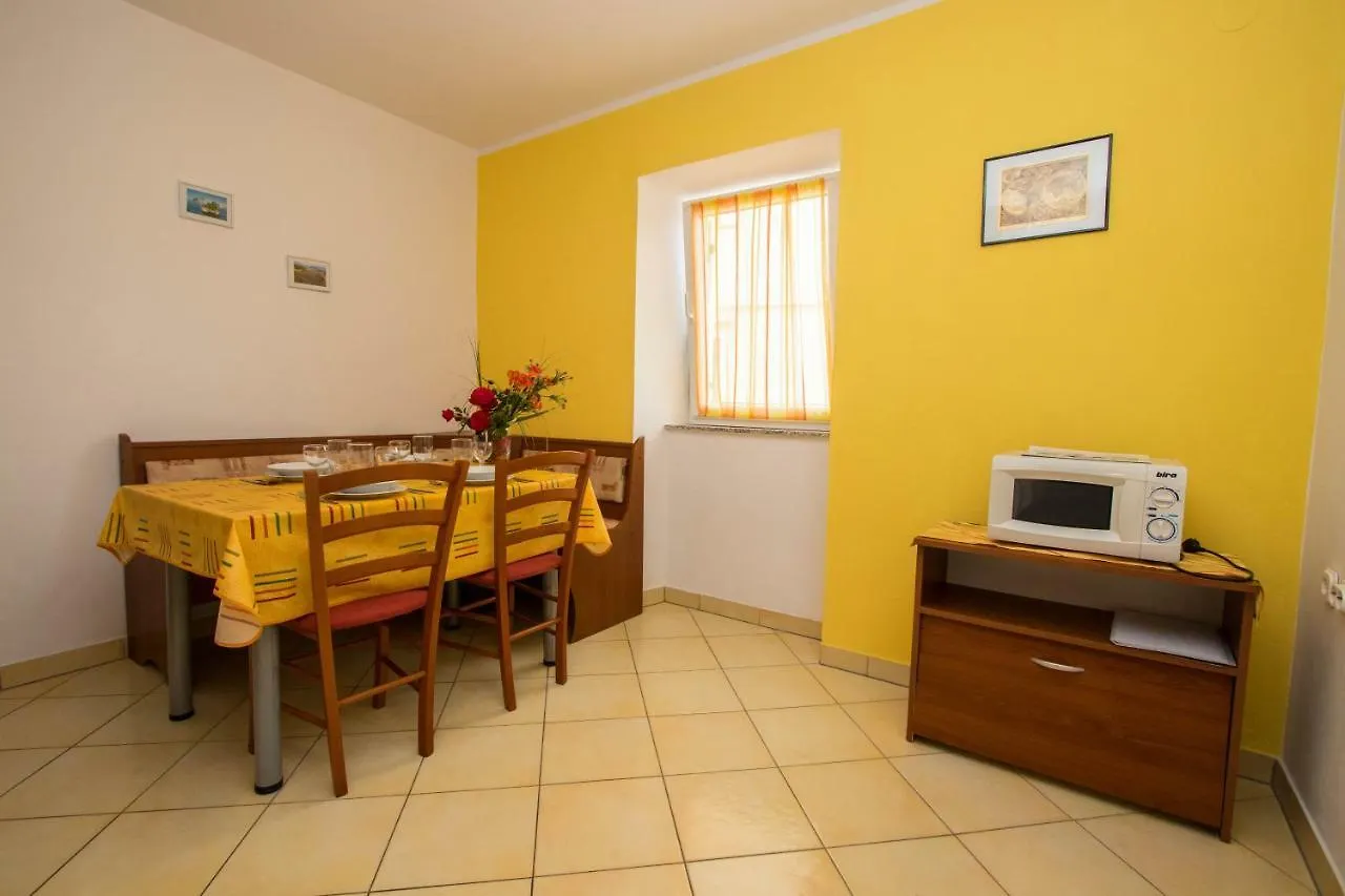 Charming Apartments Do-Ma-Ni Baska   Baska (Krk)