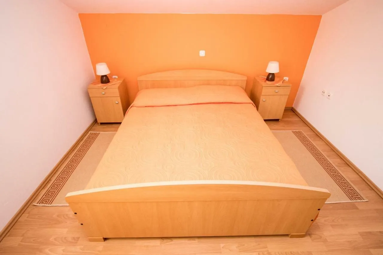 Charming Apartments Do-Ma-Ni Baska  Baska (Krk)