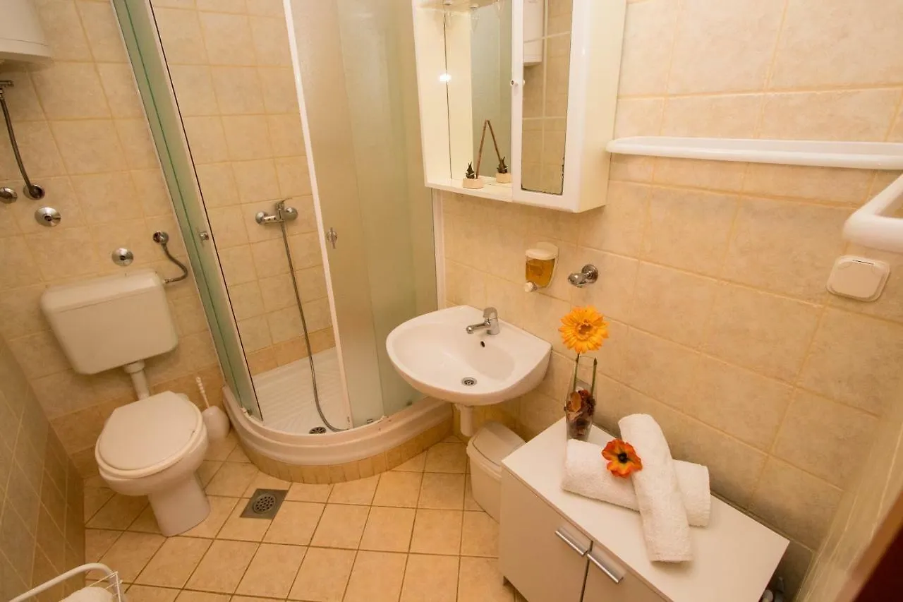 Charming Apartments Do-Ma-Ni Baska  0*, Baska (Krk) Croatia