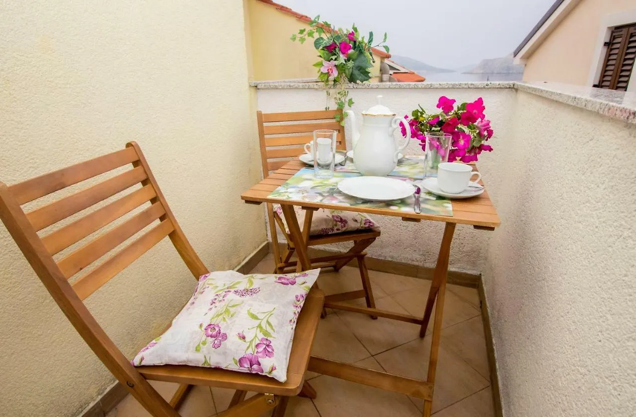 Charming Apartments Do-Ma-Ni Baska   Baska (Krk)