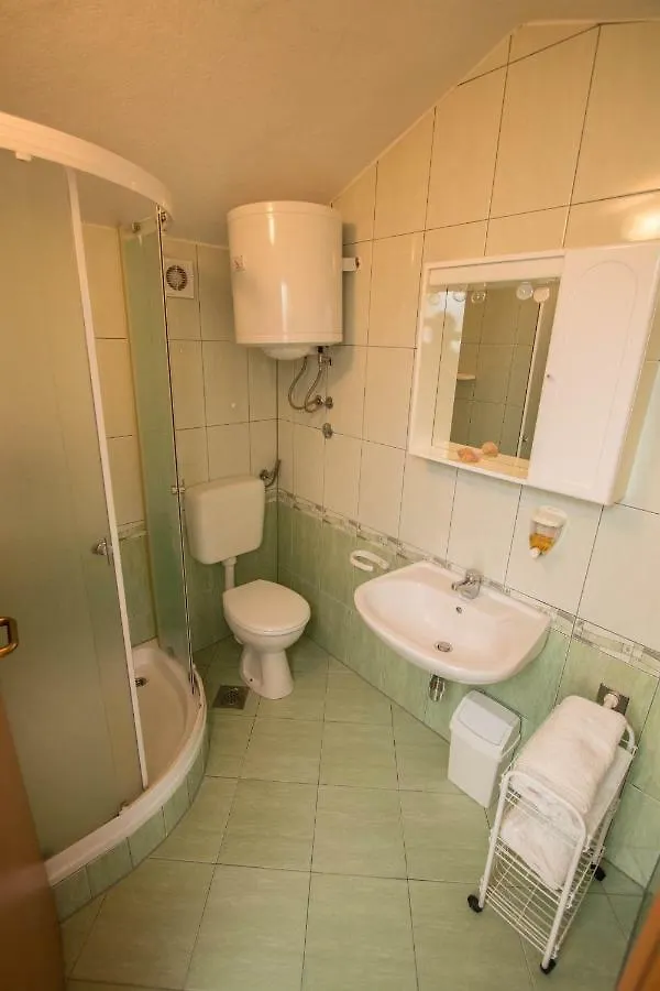 Charming Apartments Do-Ma-Ni Baska  Croatia