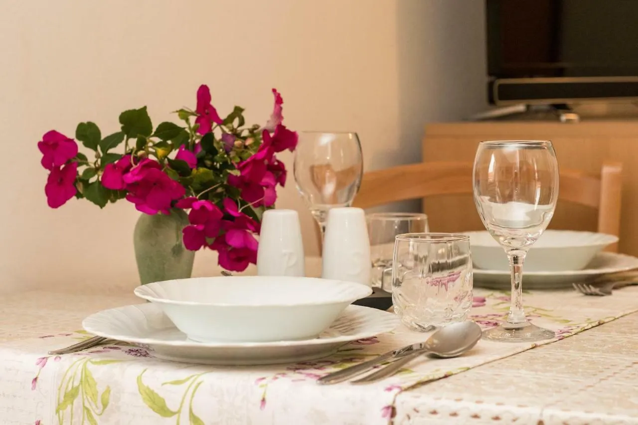 Charming Apartments Do-Ma-Ni Baska  Croatia