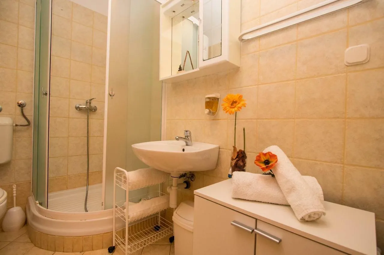 Charming Apartments Do-Ma-Ni Baska  0*, Baska (Krk)