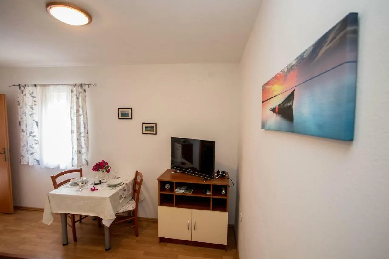 Charming Apartments Do-Ma-Ni Baska  Croatia
