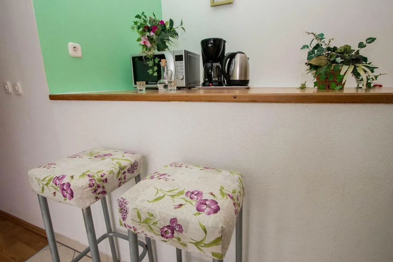 Charming Apartments Do-Ma-Ni Baska  0*, Baska (Krk) Croatia