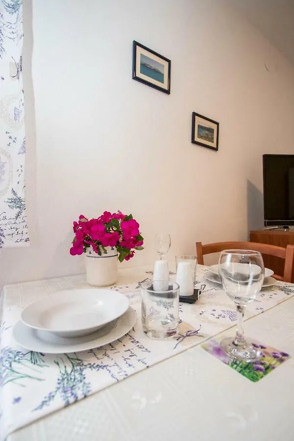 Charming Apartments Do-Ma-Ni Baska  Croatia