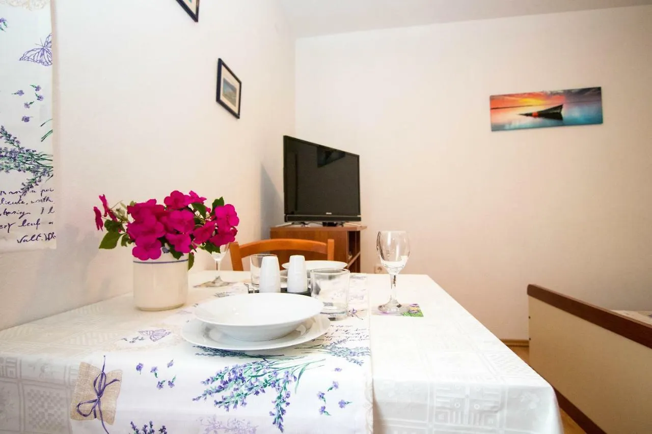 Charming Apartments Do-Ma-Ni Baska  0*, Baska (Krk)