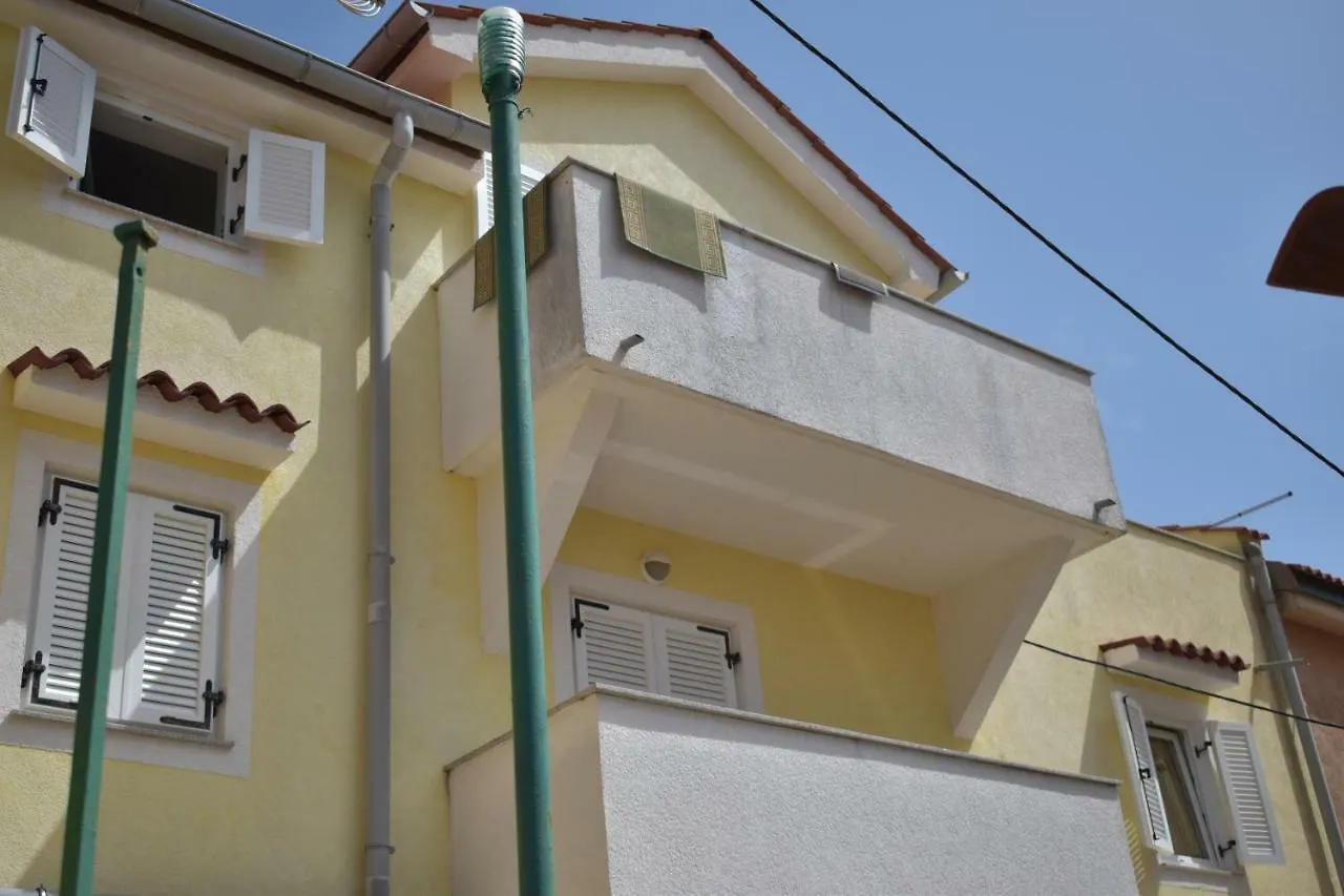 Charming Apartments Do-Ma-Ni Baska  Croatia
